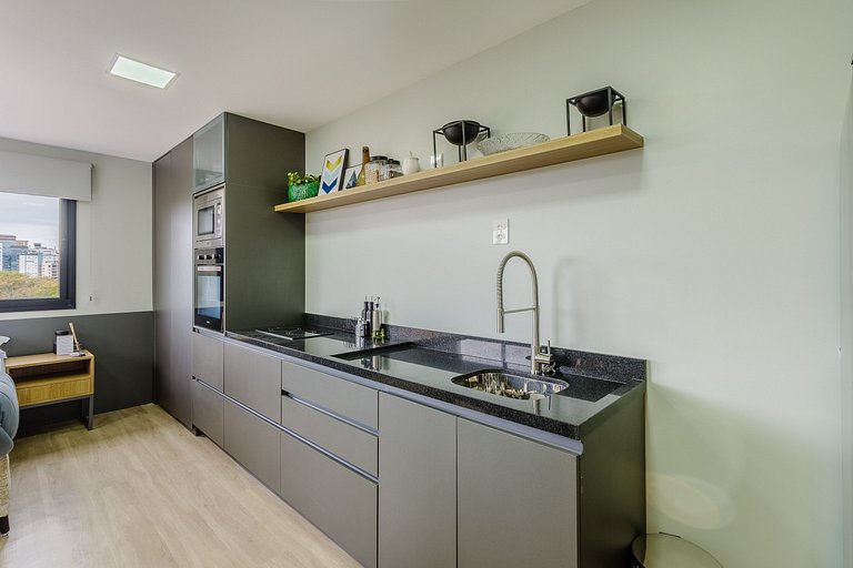 Novíssimo flat decorado com vista! - 1102B