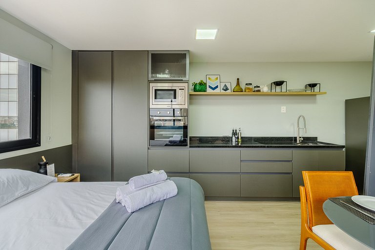 Novíssimo flat decorado com vista! - 1102B