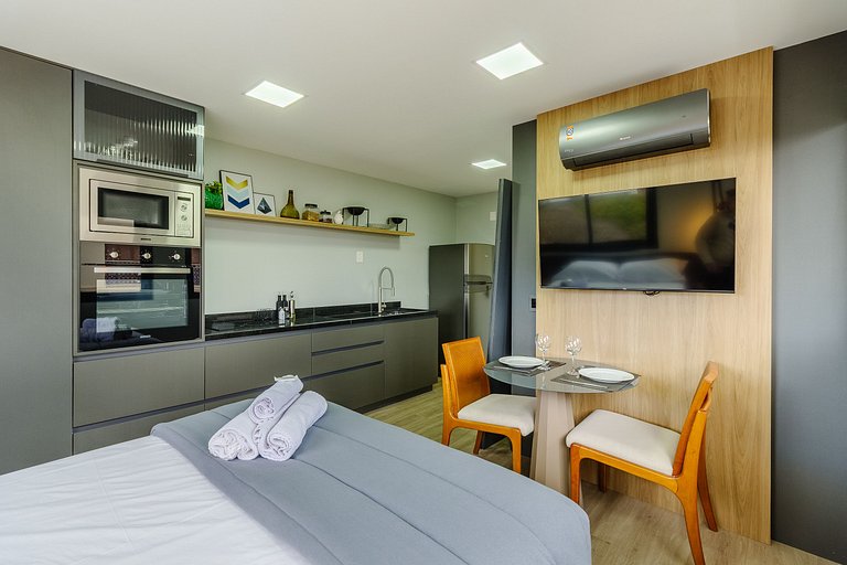 Novíssimo flat decorado com vista! - 1102B