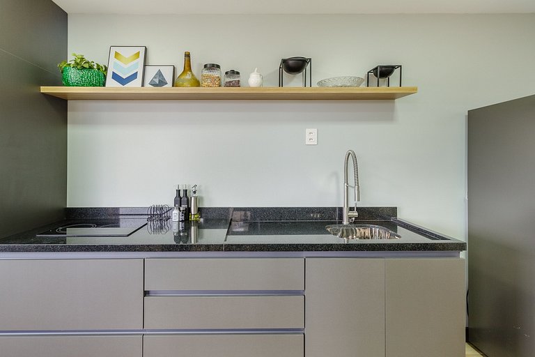 Novíssimo flat decorado com vista! - 1102B