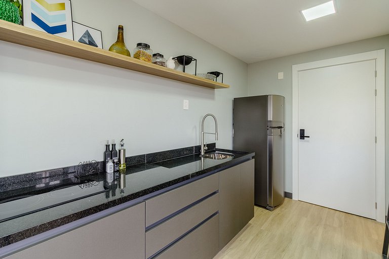 Novíssimo flat decorado com vista! - 1102B