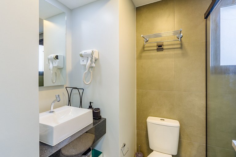 Novíssimo flat decorado com vista! - 1102B