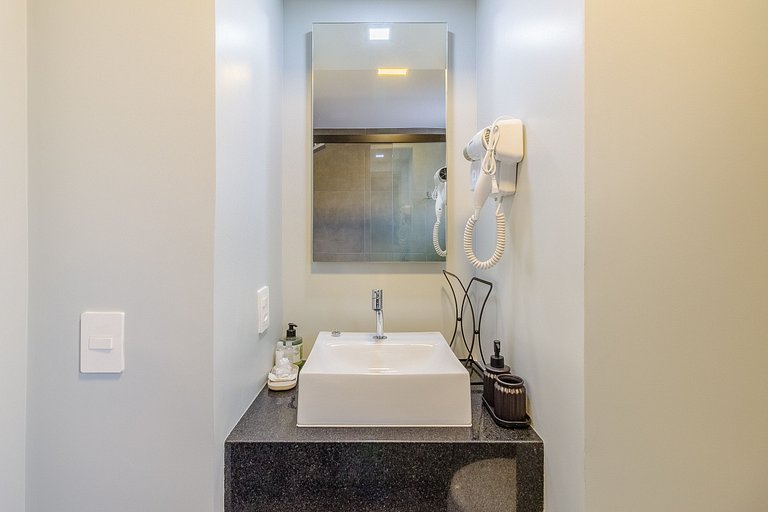 Novíssimo flat decorado com vista! - 1102B