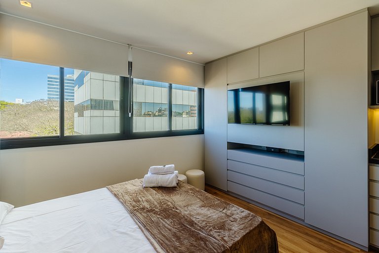 Brand new, spacious, furnished apartment! 810