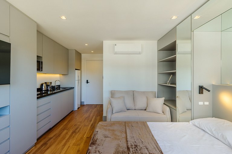 Novíssimo flat decorado e espaçoso! 810