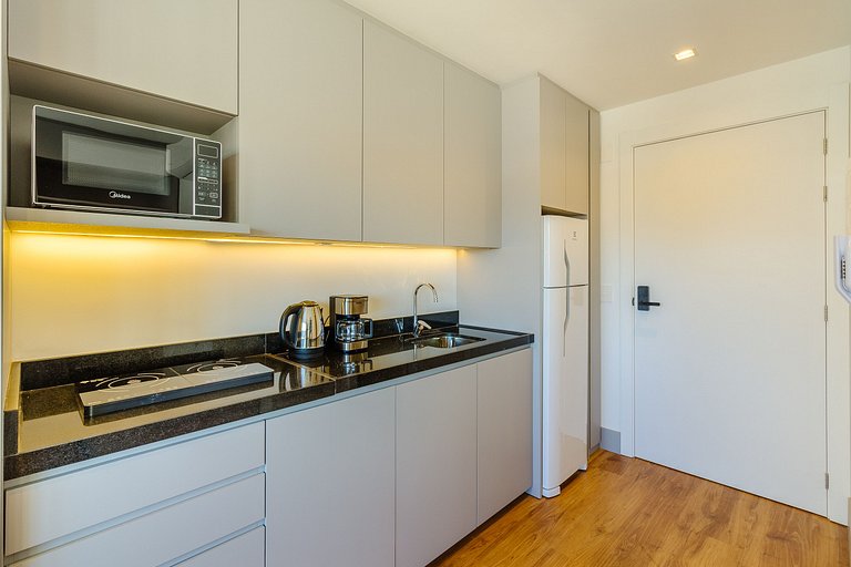 Novíssimo flat decorado e espaçoso! 810