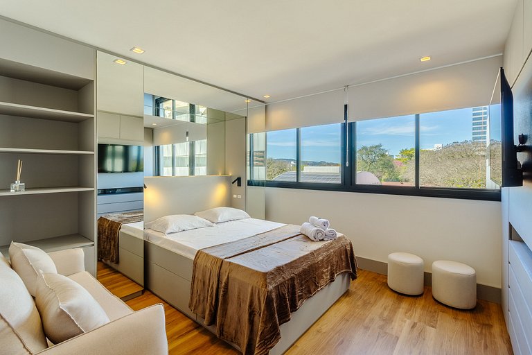 Novíssimo flat decorado e espaçoso! 810