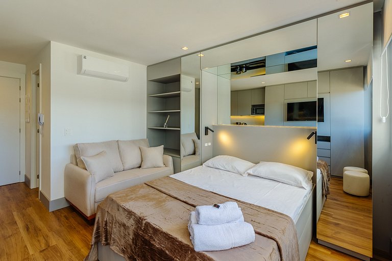 Novíssimo flat decorado e espaçoso! 810