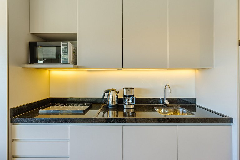 Brand new, spacious, furnished apartment! 810