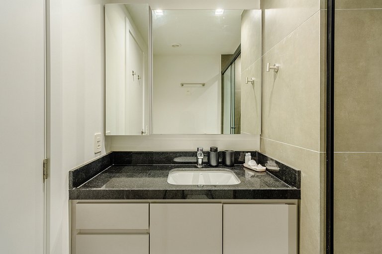 Novíssimo flat decorado e espaçoso! 810