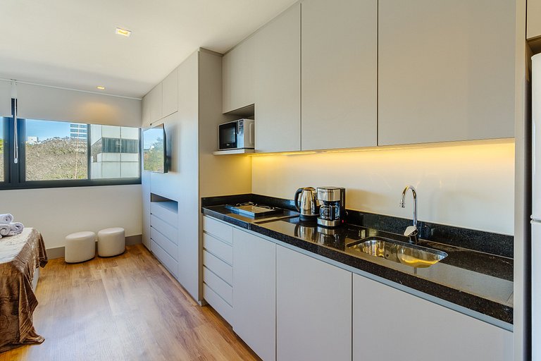 Novíssimo flat decorado e espaçoso! 810