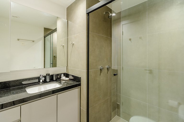 Brand new, spacious, furnished apartment! 810