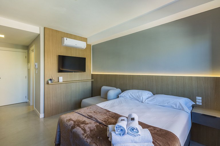 Studio Moderno com Terraço e Piscina - 726