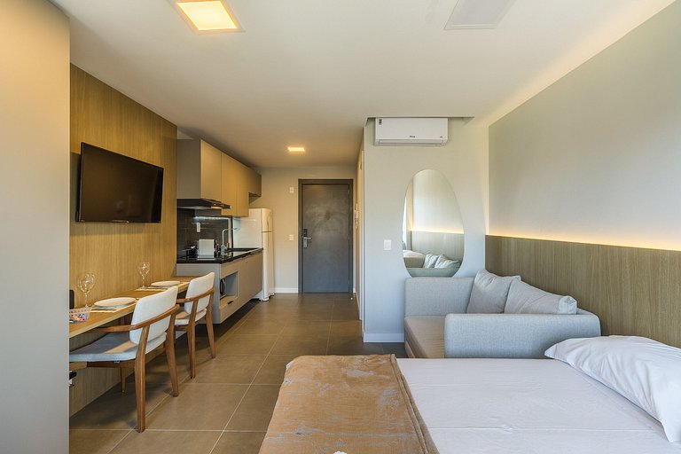 Studio Moderno | 1402 Square