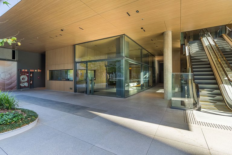 Studio Moderno | 1402 Square