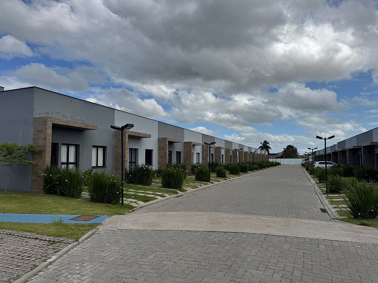 Casa nueva de dos dormitorios en un complejo cerrado: tranqu