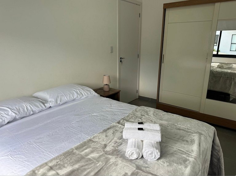 Casa nueva de dos dormitorios en un complejo cerrado: tranqu