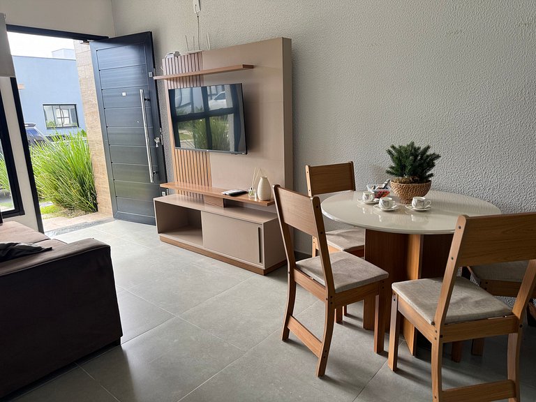 Casa nova 2dorm em condomínio fechado: descanso, segurança e