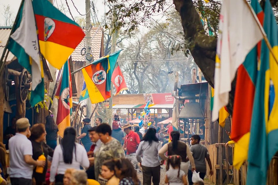 Acampamento Farroupilha 2025: o que você precisa saber para viver essa tradição gaúcha em Porto Alegre