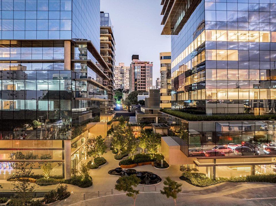 Carlos Gomes Square em Porto Alegre: hospedagem, lazer e mobilidade na Avenida Carlos Gomes